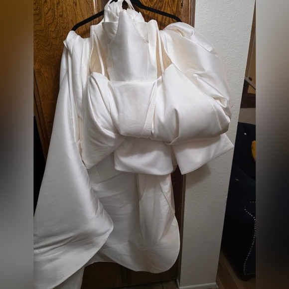 NWT LOVE by Enzoani "Beverly" Wedding Dress Size 10 - Picture 8 of 10